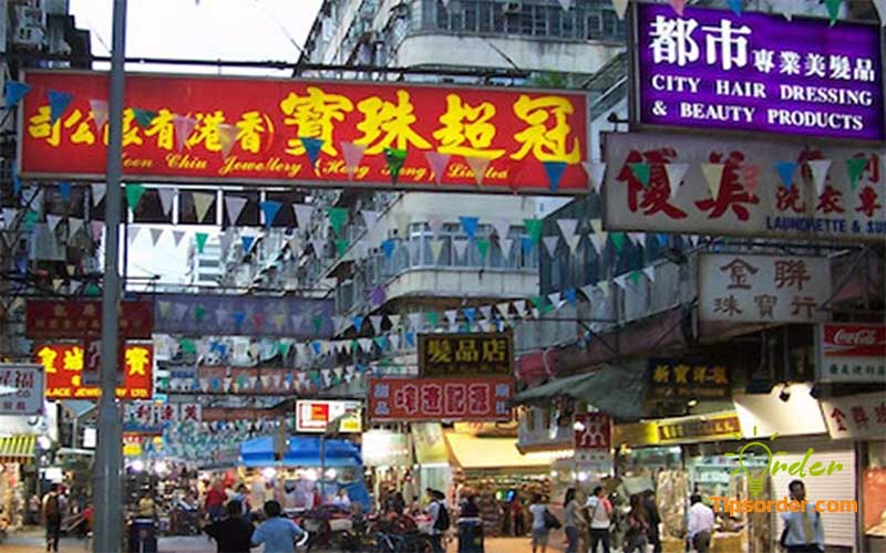 Chợ đầu mối buôn bán quần áo tại Trung Quốc