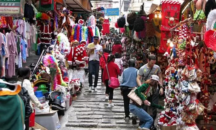 Các chợ cửa khẩu rất tấp nập và đa dạng hàng hóa